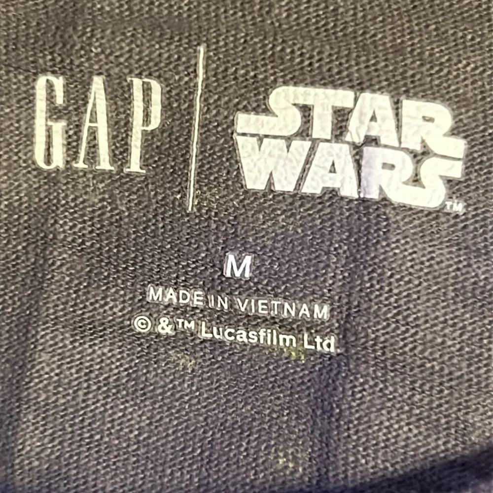 Gap Star Wars Mandolorian Bounty Hunter Kids T-Shirt M